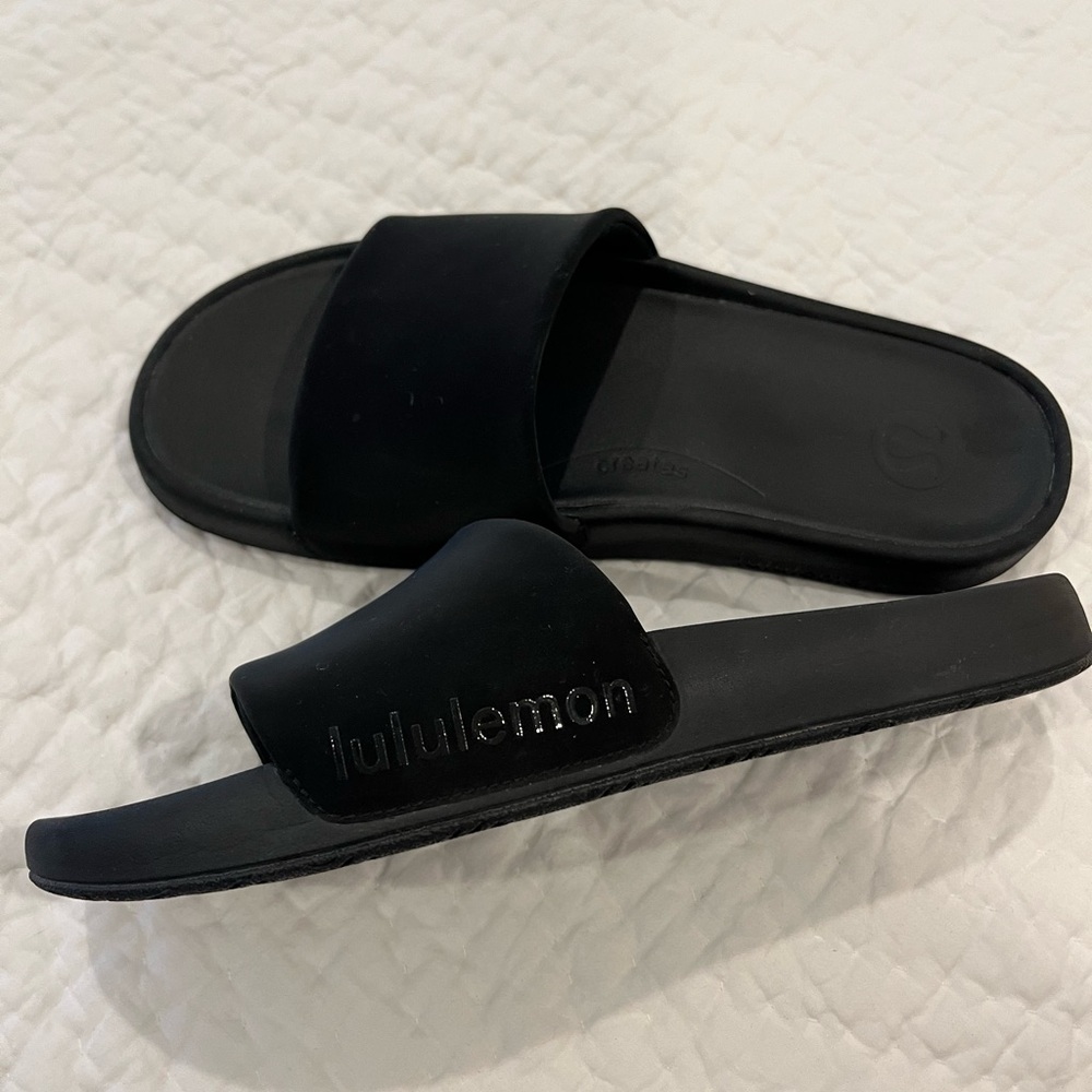 lululemon athletica women's restfeel  Slides black size 8